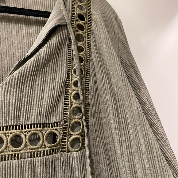 Express Blouse - Picture 5 of 10